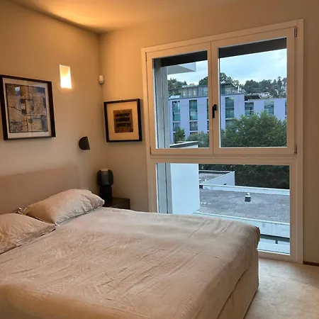 Luxury White House קומו